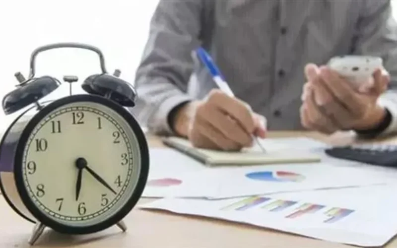 ساعات عمل أقل.. تفاصيل خفض الدوام الرمضاني بالقطاع الخاص في الإمارات والكويت